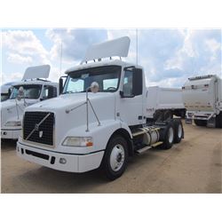 2010 VOLVO VNM64T TRUCK TRACTOR, VIN/SN:4V4MC9DF3AN286611 - T/A, 365 HP VOLVO D11 ENG, VOLVO A/T, 40