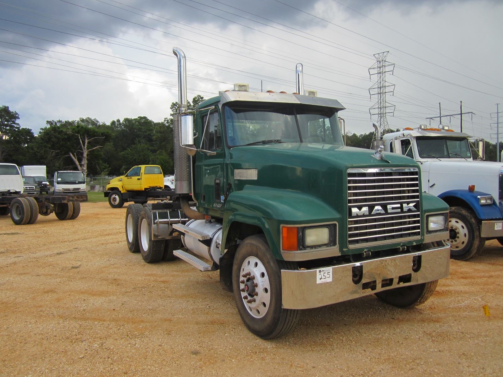 2000 MACK CHN 613 TRUCK TRACTOR, VIN/SN1M1AA18Y2YW125771 427 HP MACK