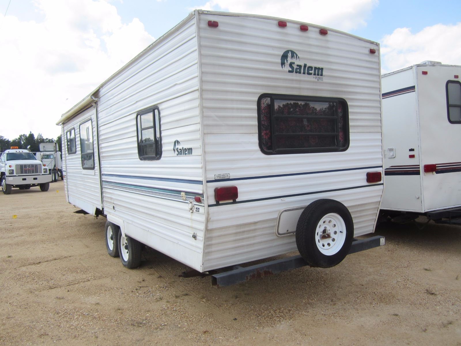 SALEM TRAVEL TRAILER, - SLIDEOUT, 1 BEDROOM, BATH, KITCHEN