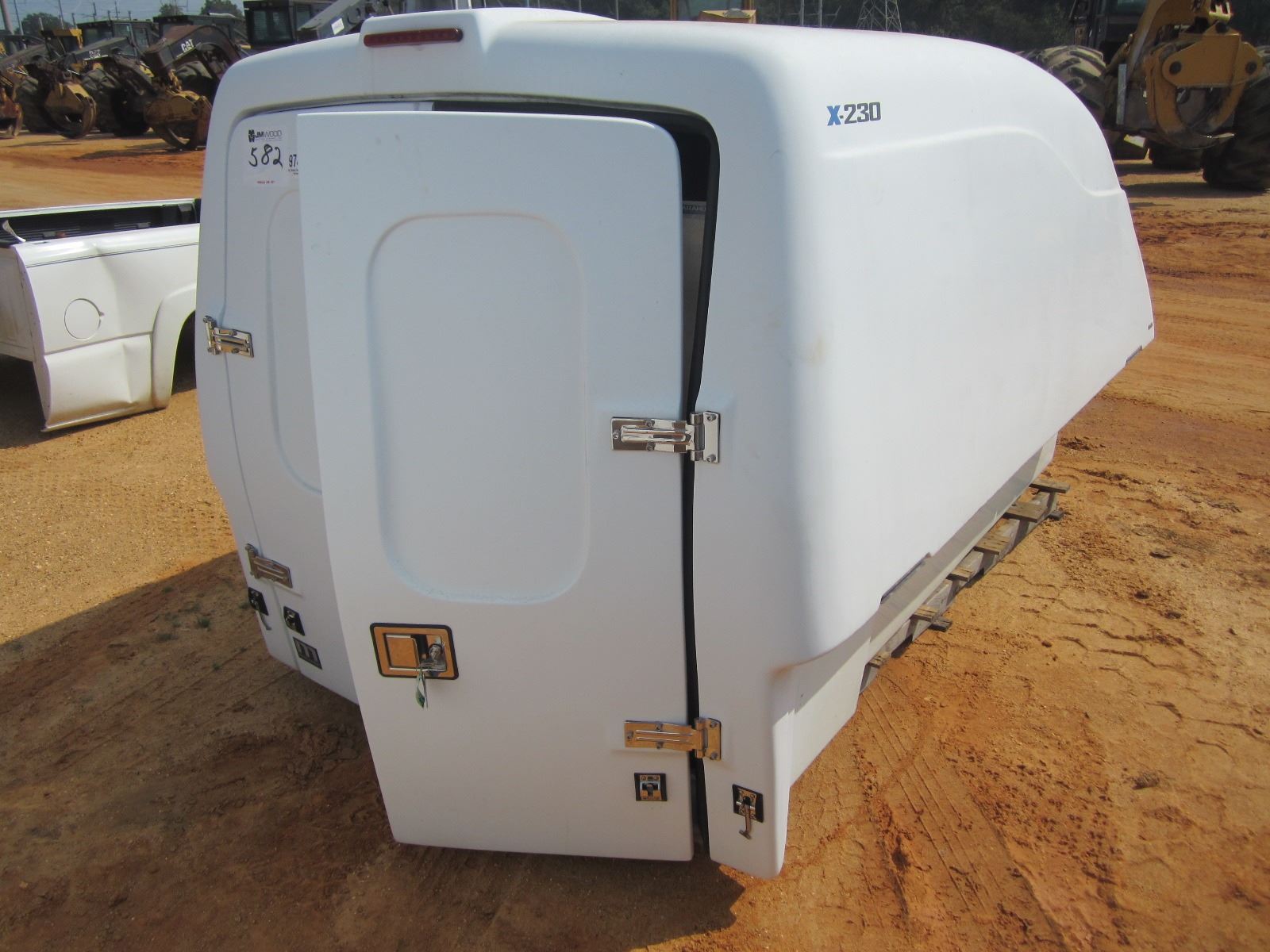 MIRANDA X230 FIBERGLASS COMPOSITE ENCLOSED TRUCK BODY J.M. Wood