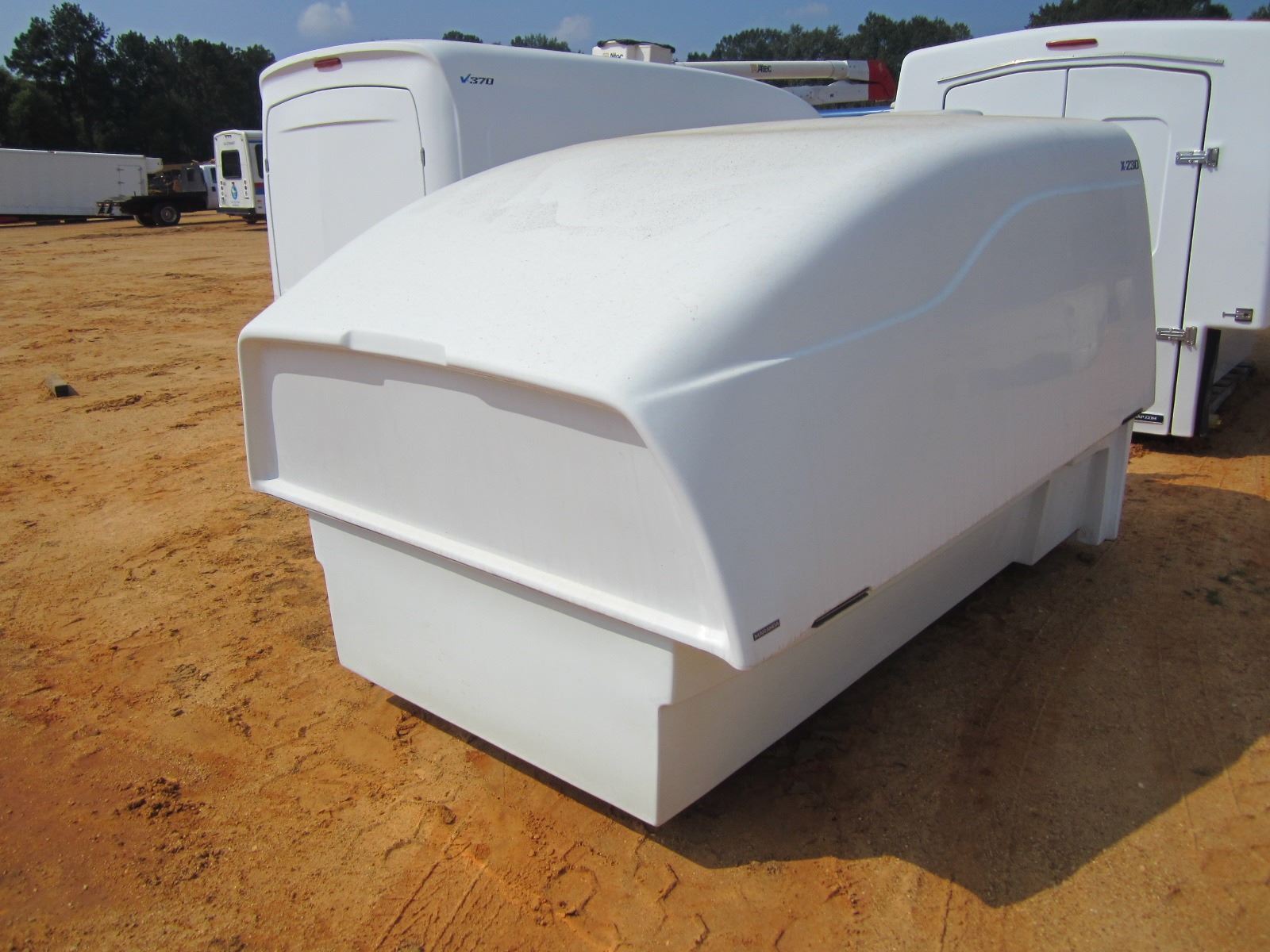 MIRANDA X230 FIBERGLASS COMPOSITE ENCLOSED TRUCK BODY