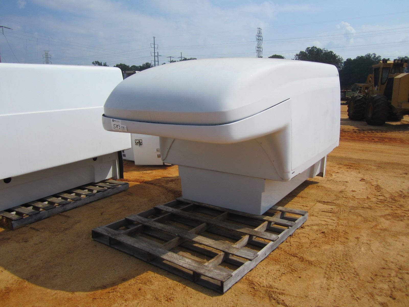 MIRANDA V370 FIBERGLASS COMPOSITE ENCLOSED TRUCK BODY