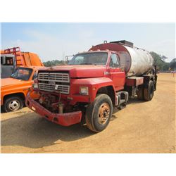 1994 FORD F700 ASPHALT DISTRIBUTOR TRUCK, VIN/SN:1FDXK74C8RVA32728 - S/A, DIESEL ENG, 5+2 SPD TRANS,