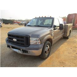 2005 FORD F350XL SERVICE TRUCK, VIN/SN:1FDWW36P25EA88876 CREW CAB, POWERSTROKE DIESEL ENGINE, A/T, K