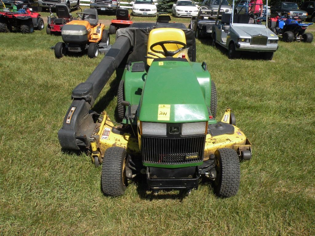 John Deere 425 AWS w/power flow bagger & cart SNM00425B032521