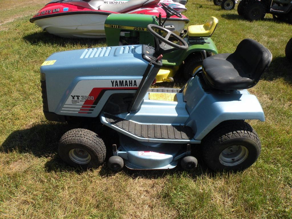 Yamaha YT3600 riding mower