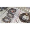 Image 8 : Misc. Wrist Watches, Earrings, Pins, Chains, Pendants, Bracelets, Keychains