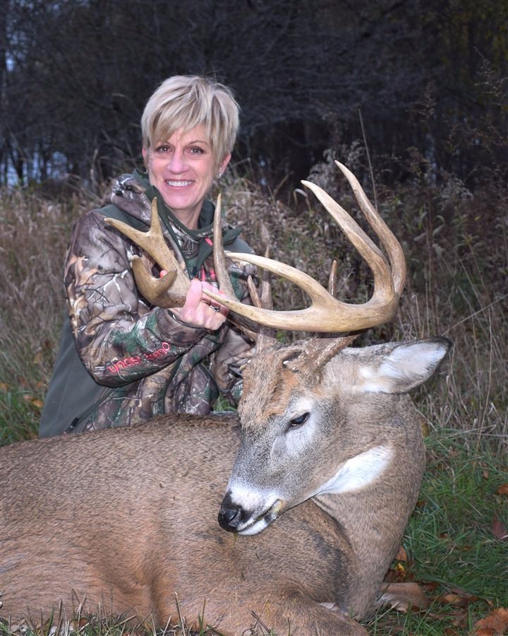 5 Day Guided Whitetail Deer Hunt for a Buck up to 160" on Legends Ranch