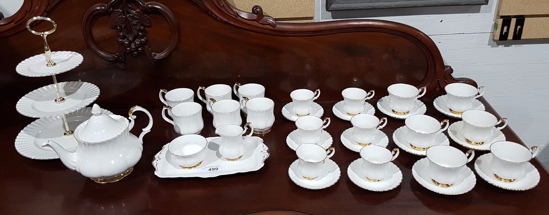 35 PC ROYAL ALBERT VAL D