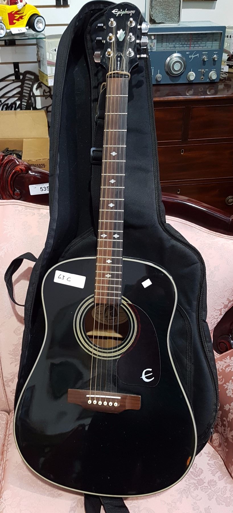 GIBSON EPIPHONE ACOUSTIC GUITAR W/CASE