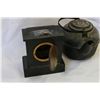 Image 3 : ANTIQUE CLOCK AND CAST IRON KETTLE