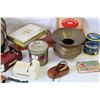 Image 2 : BOX OFLOT OF SPITOON AND SMOKING ACCESORIES