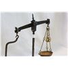 Image 2 : ANTIQUE CAST IRON SCALE