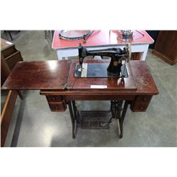SINGER TREADLE BAS SEWING MACHINE
