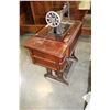 Image 2 : SINGER TREADLE BAS SEWING MACHINE