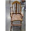 Image 2 : VINTAGE MAPLE HIGHCHAIR