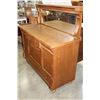 Image 2 : ANTIQUE TIGER OAK SERVER WITH MIRROR GALLERY