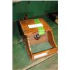 Image 2 : EARLY OAK COUNTER BOX