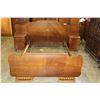 Image 1 : ANTIQUE OAK DOUBLE BEDFRAME AND MATCHING NIGHTSTANDS