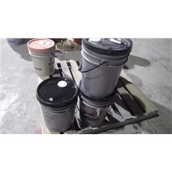 2 pail Petrocan compro XL-R supercut 45 compressor and hydraulic fluid and 1 Petrocan RFC 1000 compr