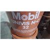 Image 1 : 4 - 18.9 litre mobile univis N-C 32 hydrolic quality oil