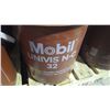 Image 1 : 4 - 18.9 litre mobile univis N-C 32 hydrolic quality oil
