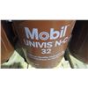 Image 1 : 4 - 18.9 litre mobile univis N-C 32 hydrolic quality oil