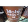 Image 1 : 4 - 18.9 litre mobile univis N-C 32 hydrolic quality oil