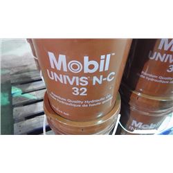 4 - 18.9 litre mobile univis N-C 32 hydrolic quality oil