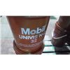 Image 1 : 4 - 18.9 litre Mobile Univis N-C 32 Premium quality hydraulic oil