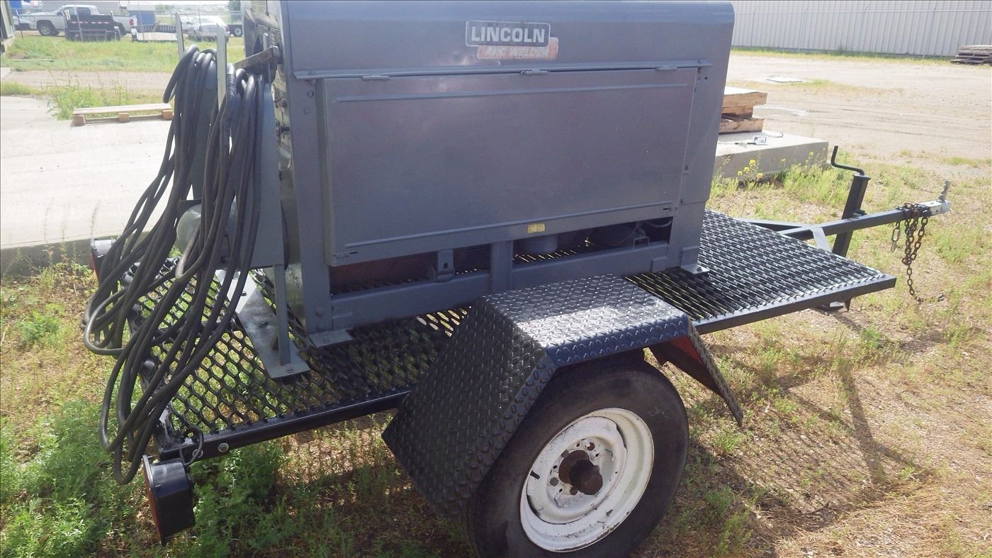 Lincoln portable welder 4 cylinder flathead engine SA 200 DC arc welder