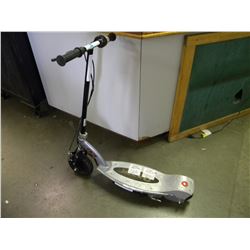 RAZOR SCOOTER (NO CHARGER)