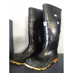 NEW PAIR OF ONGUARD STEEL TOE/STEEL SHANKED RUBBER BOOTS SIZE 8 (SEIZED FREIGHT)