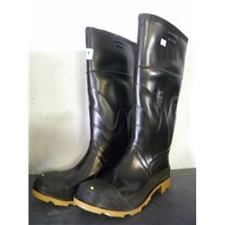 NEW PAIR OF ONGUARD STEEL TOE/STEEL SHANKED RUBBER BOOTS SIZE 8 (SEIZED FREIGHT)