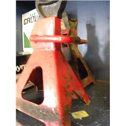 2 RED JACK STANDS
