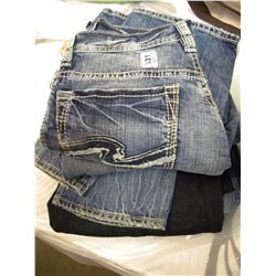 6 PAIRS OF ASSORTED SIZED NEW JEANS (SILVER, AMERICAN EAGLE, ETC)