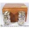 Image 1 : WOOD BOX 2 JARS COLLECTOR PINS
