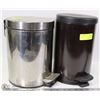 Image 1 : LOT OF 2 BATHROOM TASH CANS