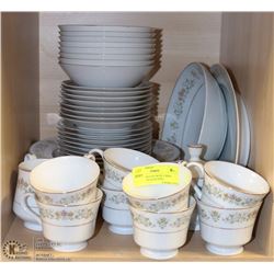 43 PIECES ESTATE ROSE CHINA PETIT FLEUR #3228 SERVE