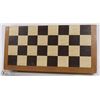 Image 2 : WOOD CHESS SET WITH FOLDING BOARD