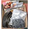 Image 1 : LARGE BOX W/BAKING ACCESSORIES -
