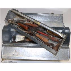 ESTATE VINTAGE TIN TOOL BOX FULL OF ASSORTED TOOLS