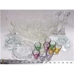 FLAT OF ASSORTED CUT GLASS & DECORATIVE GLASSWARE