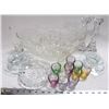 Image 1 : FLAT OF ASSORTED CUT GLASS & DECORATIVE GLASSWARE