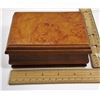 Image 2 : #13 - BURLED MAPLE  LOOK SQUARE BOX