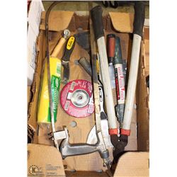 FLAT WITH PAINTING, DRYWALL AND OTHER TOOLS