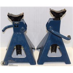 A PAIR OF 2 TON JACK STANDS