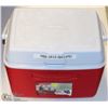 Image 1 : 22.7L RED RUBBERMAID ICE CHEST COOLER