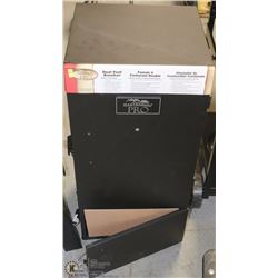 MASTERBUILT PRO DUAL FUEL SMOKER