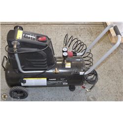 HUSKY 8GAL 135 PSI AIR COMPRESSOR